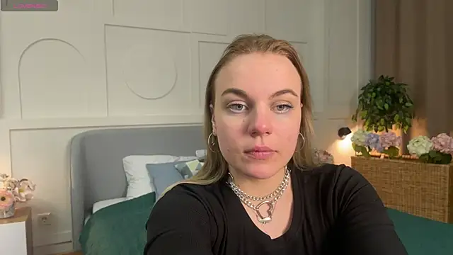 Snapshot of Glow_Margo chatting on March 2026 01:34:01 AM Glow Margo online show from March 2026 01:34:01 AM