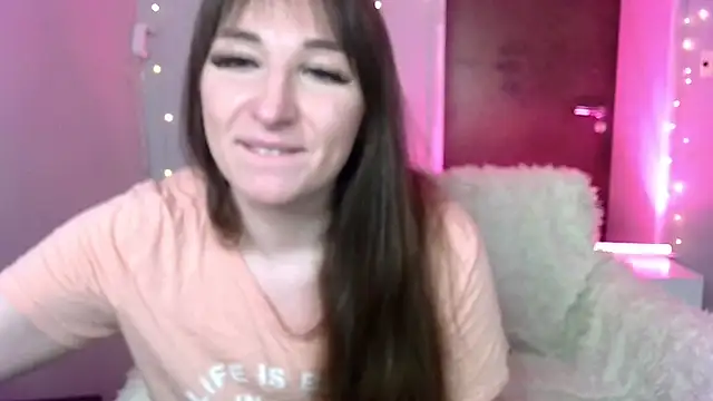 Snapshot of Birdie_Kiss chatting on May 2026 09:00:01 PM Birdie Kiss online show from May 2026 09:00:01 PM