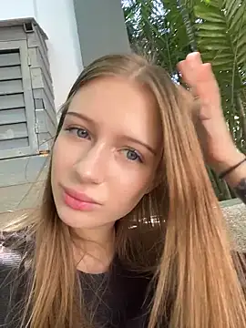 Snapshot of ViviennMur chatting on March 2026 06:41:02 AM ViviennMur online show from March 2026 06:41:02 AM