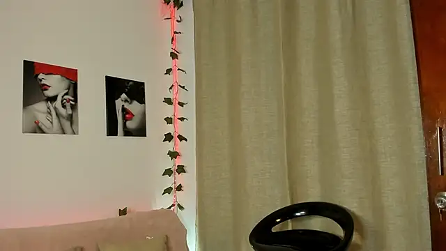 Snapshot of Rebeca_Marchetti chatting on April 2026 09:20:02 PM Rebeca Marchetti online show from April 2026 09:20:02 PM