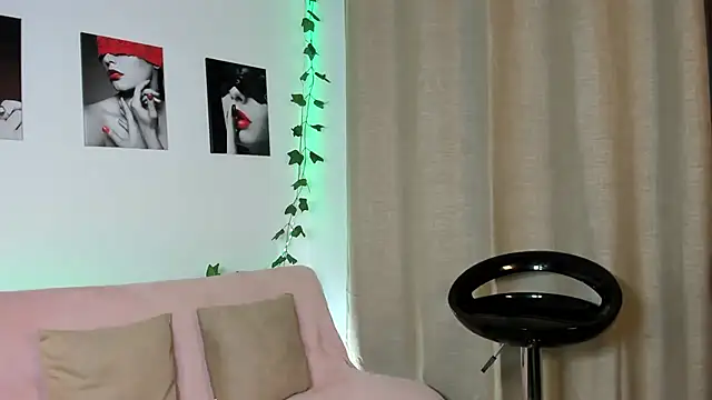Snapshot of Rebeca_Marchetti chatting on May 2026 08:24:01 PM Rebeca Marchetti online show from May 2026 08:24:01 PM