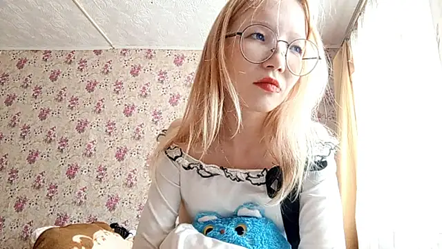 Snapshot of SoniqBliss chatting on March 2026 07:14:02 AM SoniqBliss online show from March 2026 07:14:02 AM