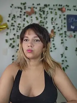 aurora bela online show from April 2026 09:28:01 PM