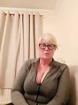 FlirtyFleur-x online show from April 2026 08:11:02 PM