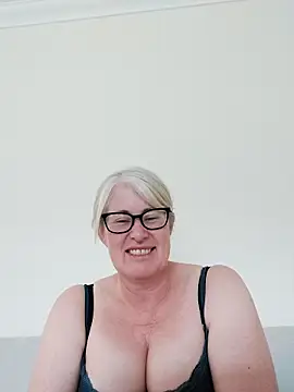 FlirtyFleur-x online show from May 2026 05:30:02 PM