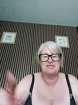 FlirtyFleur-x online show from May 2026 01:08:01 PM