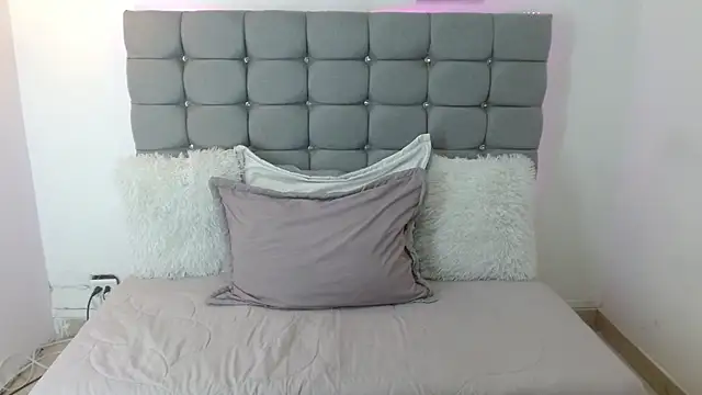 Snapshot of Luna_vixen1 chatting on March 2026 06:58:02 PM Luna vixen1 online show from March 2026 06:58:02 PM