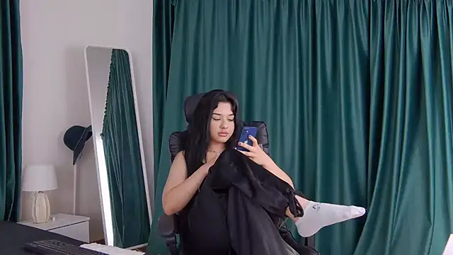 Snapshot of MissNaomiBelle chatting on June 2026 06:54:02 PM MissNaomiBelle online show from June 2026 06:54:02 PM