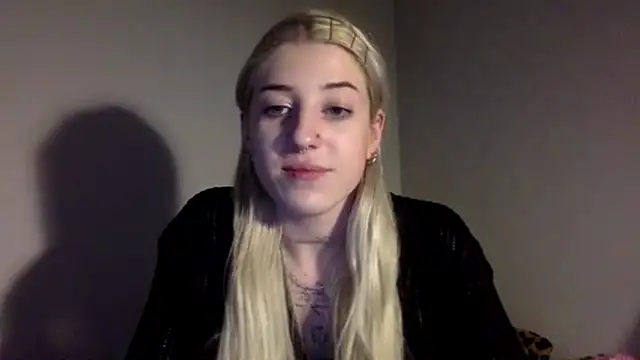 Snapshot of EmmyWet chatting on February 2026 10:20:02 PM EmmyWet online show from February 2026 10:20:02 PM