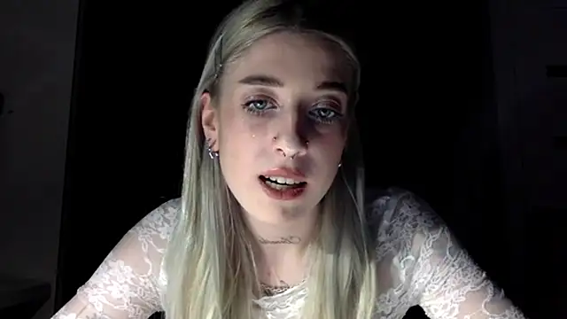 Snapshot of EmmyWet chatting on March 2026 06:36:01 PM EmmyWet online show from March 2026 06:36:01 PM