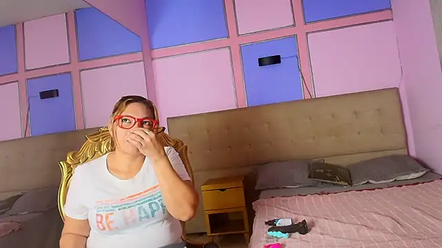 Dani Queen  online show from March 2026 12:00:01 PM