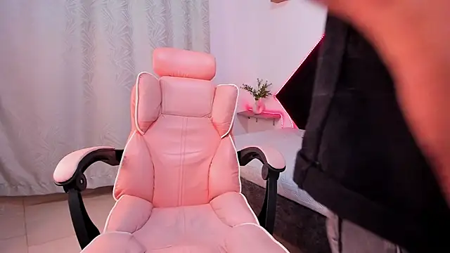 Snapshot of Dereck_G chatting on May 2026 04:54:01 AM Dereck G online show from May 2026 04:54:01 AM