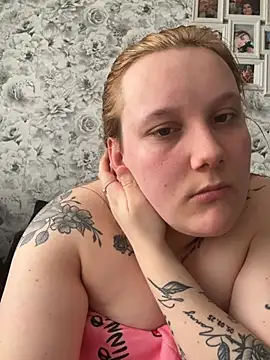 Snapshot of SassieBlondie chatting on March 2026 01:57:02 PM SassieBlondie online show from March 2026 01:57:02 PM