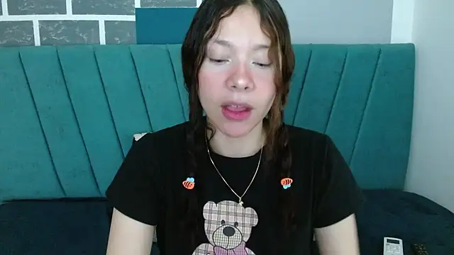 Snapshot of Sweet_kitty_05 chatting on March 2026 11:33:01 PM Sweet kitty 05 online show from March 2026 11:33:01 PM