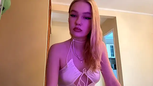 Snapshot of RimyPlaza chatting on March 2026 12:06:02 AM RimyPlaza online show from March 2026 12:06:02 AM