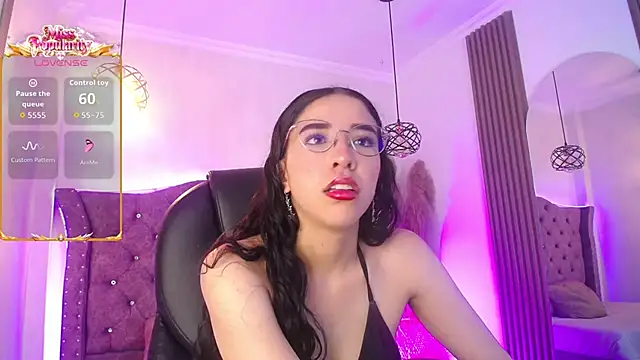 Snapshot of Amara_Davis1 chatting on April 2026 05:05:02 AM Amara Davis1 online show from April 2026 05:05:02 AM