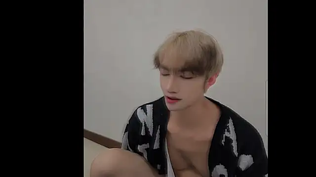 Snapshot of bigbigtop20 chatting on March 2026 08:32:02 AM bigbigtop20 online show from March 2026 08:32:02 AM