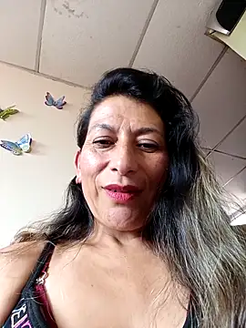 Snapshot of Lucia_Rios chatting on April 2026 06:10:01 PM Lucia Rios online show from April 2026 06:10:01 PM