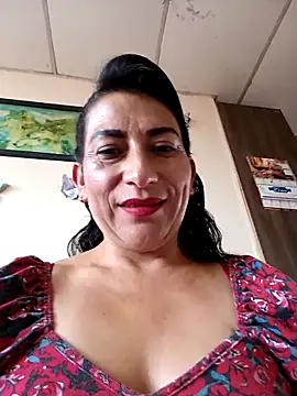 Snapshot of Lucia_Rios chatting on April 2026 10:00:02 PM Lucia Rios online show from April 2026 10:00:02 PM
