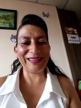 Snapshot of Lucia_Rios chatting on May 2026 09:22:01 PM Lucia Rios online show from May 2026 09:22:01 PM