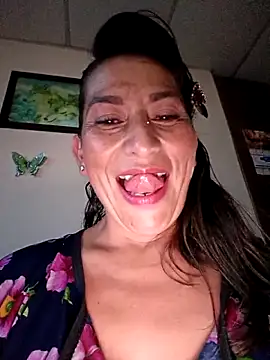 Snapshot of Lucia_Rios chatting on May 2026 11:10:01 PM Lucia Rios online show from May 2026 11:10:01 PM