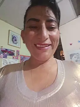 Snapshot of Lucia_Rios chatting on May 2026 11:43:01 PM Lucia Rios online show from May 2026 11:43:01 PM