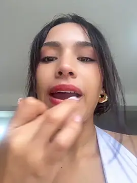 Snapshot of Mia-villalobos chatting on June 2026 03:22:01 PM Mia-villalobos online show from June 2026 03:22:01 PM