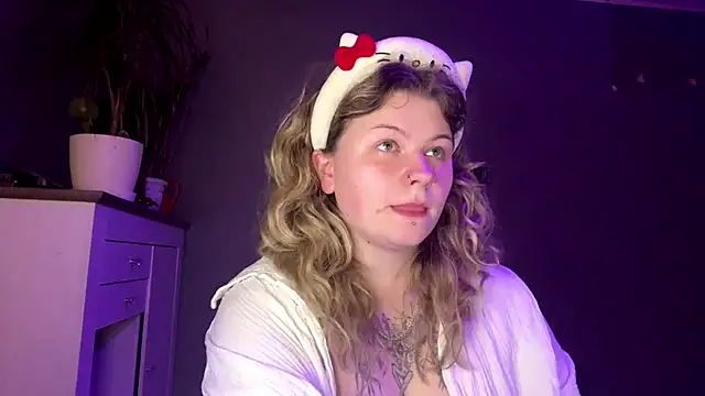 YoungAlina online show from May 2026 10:37:01 PM