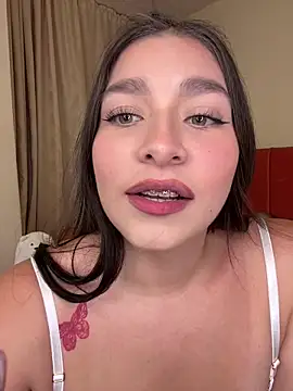 Caandace online show from May 2026 07:33:01 PM