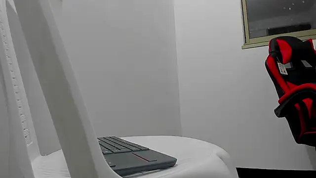 Snapshot of Mnell28 chatting on March 2026 11:33:01 PM Mnell28 online show from March 2026 11:33:01 PM