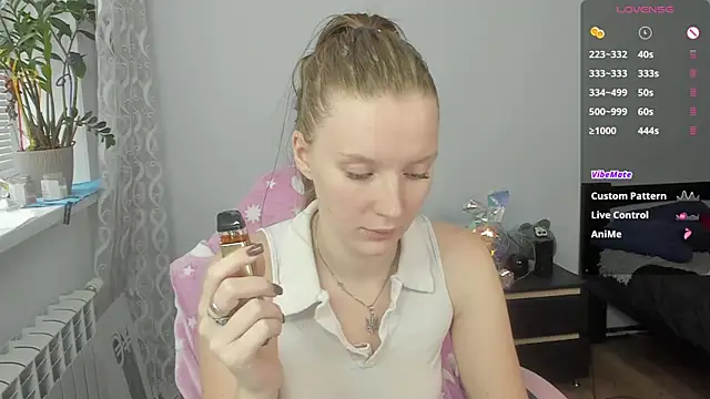 Mary Blu online show from November 2025 09:59:01 AM