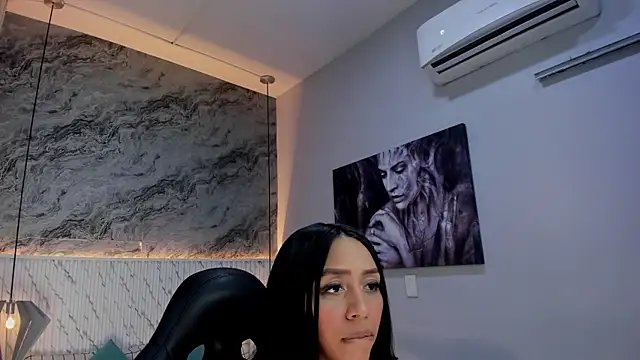 Snapshot of Esmeralda__18 chatting on April 2026 07:42:02 PM Esmeralda 18 online show from April 2026 07:42:02 PM