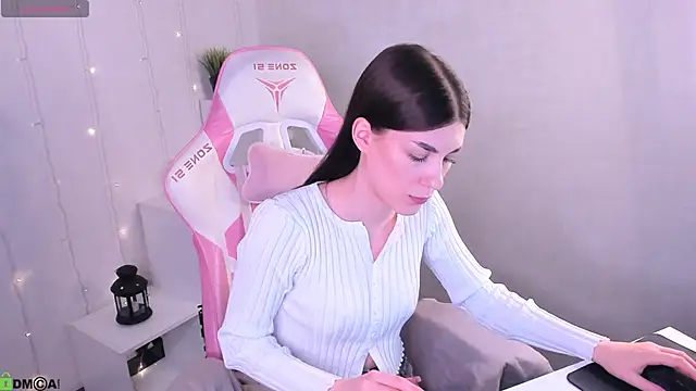 Snapshot of LunaRossaa chatting on May 2026 01:22:01 AM LunaRossaa online show from May 2026 01:22:01 AM
