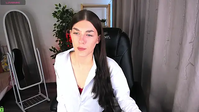 Snapshot of LunaRossaa chatting on June 2026 11:51:02 PM LunaRossaa online show from June 2026 11:51:02 PM