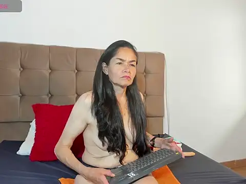 Snapshot of Liz_Grettel chatting on June 2026 06:45:02 PM Liz Grettel online show from June 2026 06:45:02 PM