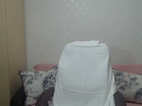 Snapshot of BlondEagleMuscle chatting on May 2026 07:33:01 PM BlondEagleMuscle online show from May 2026 07:33:01 PM
