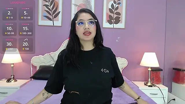 YayaQueen online show from June 2026 12:07:02 PM
