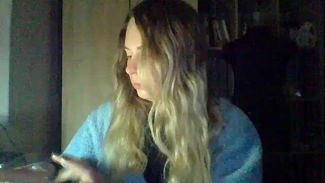 Mollie365 online show from March 2026 01:44:02 AM