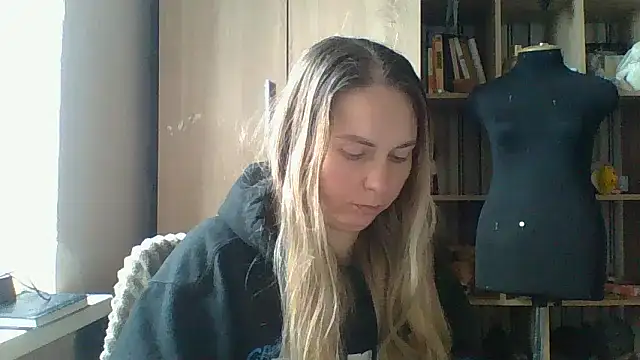 Mollie365 online show from March 2026 12:08:01 PM