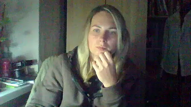 Mollie365 online show from March 2026 06:52:01 PM