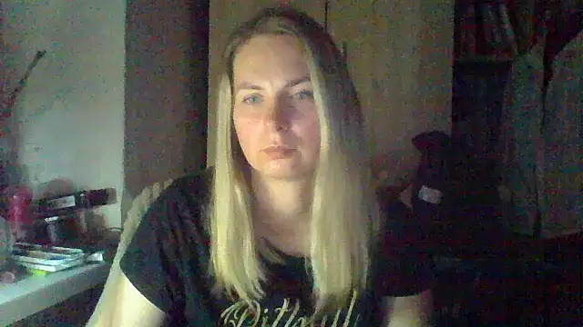 Mollie365 online show from April 2026 09:04:01 PM