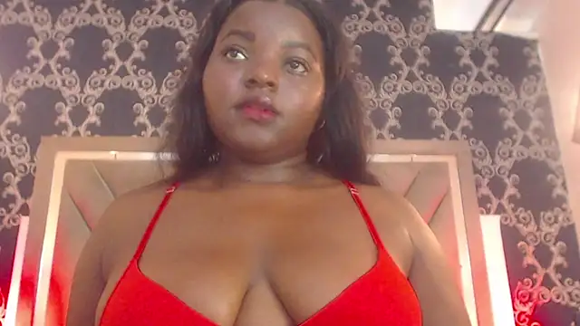 Snapshot of SaraThomass chatting on June 2026 07:04:02 PM SaraThomass online show from June 2026 07:04:02 PM
