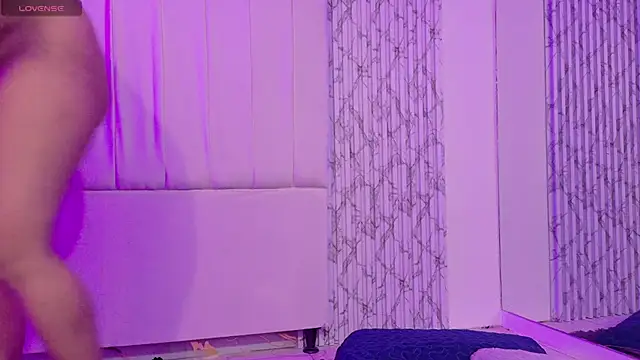 LorenaDuval online show from June 2026 07:12:01 PM