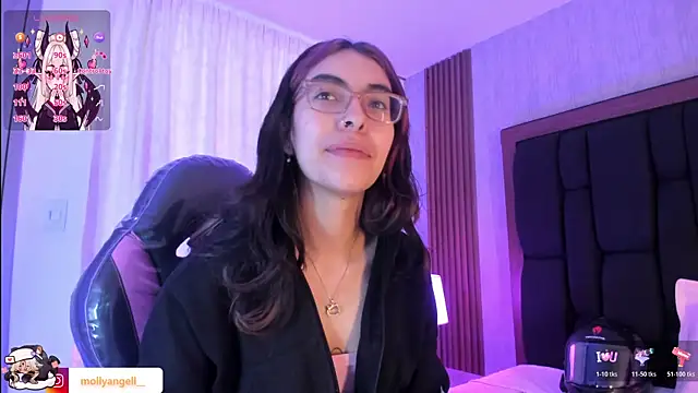 Molly A online show from August 2026 03:14:01 PM