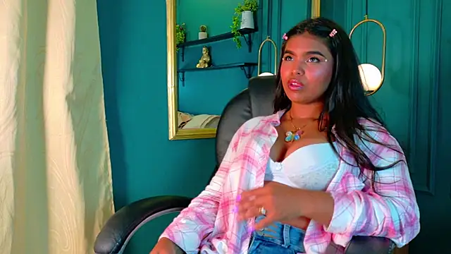Snapshot of ZoeyMonroe_ chatting on April 2026 03:44:01 AM ZoeyMonroe online show from April 2026 03:44:01 AM