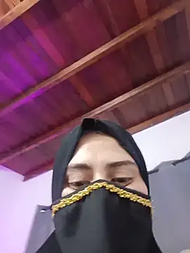 Snapshot of bahiya_aziz chatting on June 2026 10:46:01 AM bahiya aziz online show from June 2026 10:46:01 AM