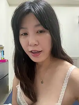 Snapshot of vivi131927 chatting on May 2026 05:19:02 PM vivi131927 online show from May 2026 05:19:02 PM