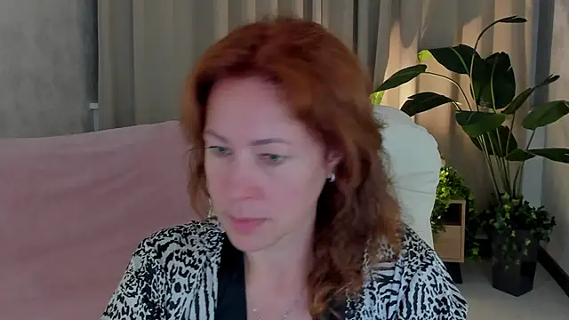 Snapshot of LeticiaRomano chatting on May 2026 04:07:02 AM LeticiaRomano online show from May 2026 04:07:02 AM