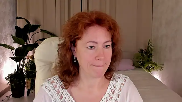 Snapshot of LeticiaRomano chatting on June 2026 04:07:02 AM LeticiaRomano online show from June 2026 04:07:02 AM