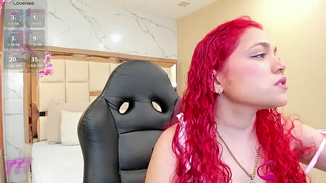 Snapshot of luna_veega chatting on June 2026 05:03:02 PM luna veega online show from June 2026 05:03:02 PM
